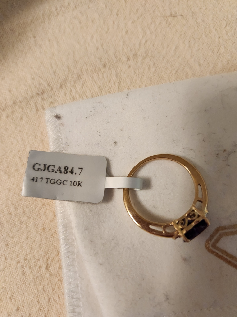 10K Gold Ring with Heart-Shaped Purple Amythyst Gemstone - Picture 3 of 4
